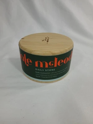Увлажняющий крем для тела Kate McLeod Daily Stone 3,5 унции/100 г бамбуковый чехол - Изображение 1 из 4