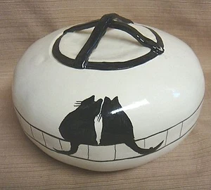 Signed Handcrafted BLACK CATS on Large White Pottery Bowl w/Lid ONE-of-a-KIND - Picture 1 of 11