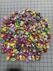 Enorme lotto 230+ figurine assortimento misto Shopkins - Foto 1 di 5