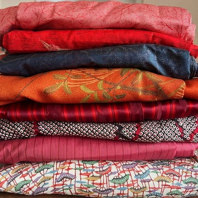 Antiguo Kimono Remake Lote de 8 Piezas Lana de Seda y Otras Telas Remanente De Colección Foto 1 de 4