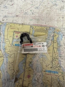 Yamaha #68F-13898-00-00 Fuel Injector Clip Holder. - Foto 1 di 1