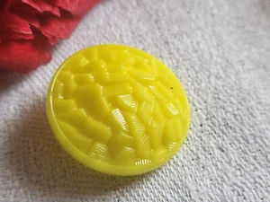 Pétillant bouton vintage en verre jaune effet mosaïque 2,1 cm ancien D19c - Picture 1 of 3