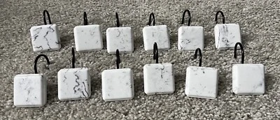 Ganchos para Cortina de Ducha Cuadrados Estilo Mármol Blanco - 12 Unidades Foto 1 de 3