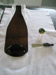 Pressed GLASS BOTTLE cheese sushi tray brown w/ knife & bottle topper NEW - Picture 1 of 8
