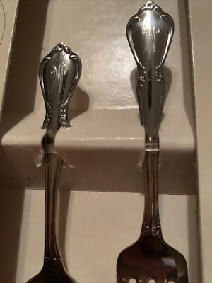 Juego de cubiertos vintage para bebé de 2 piezas ~ monograma con M ~ NOS Oneida ~ regalo de baby shower Foto 1 de 4