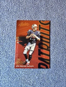 2018 Panini Absolute #64 Tom Brady NFL Football Card New England Patriots - Bild 1 von 2
