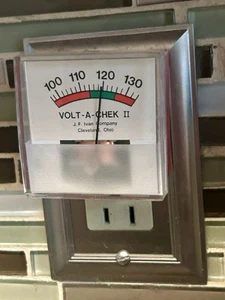 Medidor probador vintage VOLT-A-CHEK II J.F. IVAN COMPANY, Hecho en EE. UU. Probado Funciona. - Imagen 1 de 12