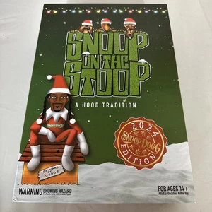 Snoop on the Stoop A Hood Tradition Dogg rot Plüschfigur Weihnachten 2024 - Bild 1 von 12