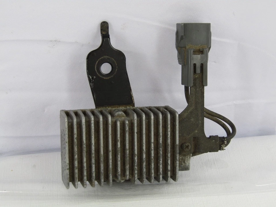 Módulo de conductor de bomba de combustible Toyota Tundra 2000-2006 Foto 1 de 4