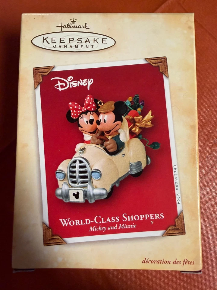 Ornamento Disney HALLMARK Mickey & Minnie "World Class Shoppers" **Lembrança** - Imagem 1 de 1