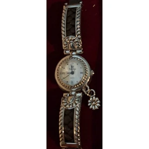 Reloj brazalete brazalete con estuche Premier Designs de cuarzo para dama tono plateado - Imagen 1 de 9