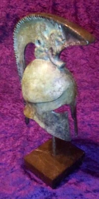 Mini casco espartano griego antiguo de bronce fundido/cobre de 9", miniatura de museo ¡BONITO! Foto 1 de 4