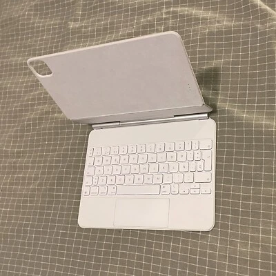 Magic Keyboard Apple iPad Pro 11 (1-4.ª generación), iPad Air 4-5.ª generación, M2) Foto 1 de 3