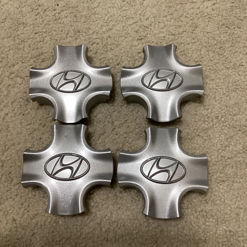 Tapa central plateada HYUNDAI ACCENT 2003-2006 - 70817 - 52960 1R500 - OEM Foto 1 de 4