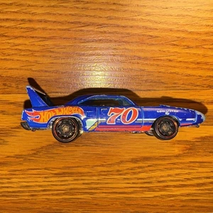 Hot Wheels Racing Plymouth Superbird, blu, sciolto - Foto 1 di 4