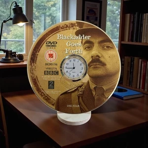 Neuheit handgefertigte Blackadder DVD Tischuhr mit festem Einsatz & Ständer - Bild 1 von 7