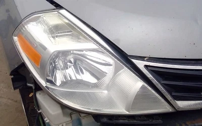 Faro delantero pasajero Nissan Versa 2007-2012 hatchback 2008 09 10 11 Foto 1 de 4