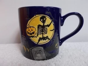 Tazza da tè caffè Spectrum Designz Halloween scheletro in rilievo luna blu nuova - Foto 1 di 6