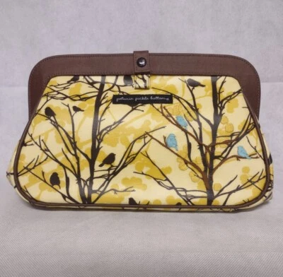 Petunia Pickle 底部尿布袋手拿包钱包春鸟刺绣黄色 — 第 1/4 张图片