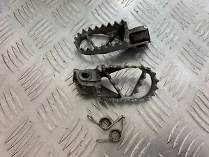KTM 990 SUPERMOTO T FRONT FOOTPEGS YEAR 2010-2011 (CMB1067) - Picture 1 of 6
