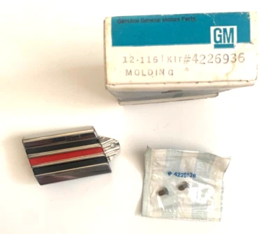 Nuevo de Lote Antiguo GM 4226936 1966 BUICK WILDCAT MOLDURA Foto 1 de 4