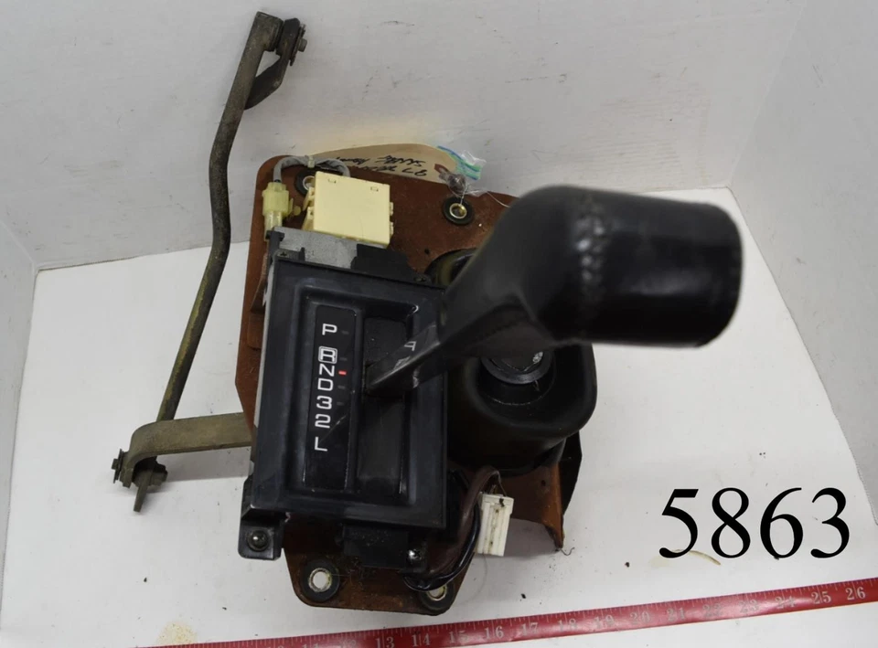 1997 97 Isuzu Trooper Shifter Assembly Automatic Transmission Gear Select OEM  - Image 1 of 4