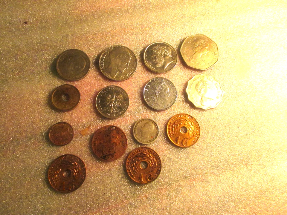 FOREIGN COIN VARITY - LOT OF 14 - 1916 TO 1998 - Image 1 of 4