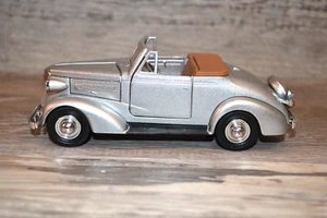 1937 Chevy Cabriolet by The National Motor Museum 1:32 Scale Silver - Picture 1 of 8