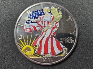 🌟 VINTAGE 2000 6 troy oz .999 Giant Silver Eagle Round Colorized - Picture 1 of 3