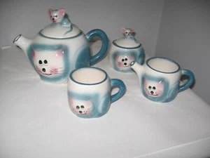 4 teiliges blau rosa weiß Katze und Maus Kaffee / Tee Set Sahne & Zuckerkanne & Tasse - Bild 1 von 2