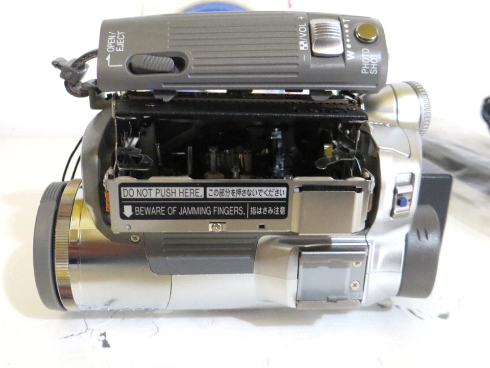 Panasonic HD Video Camera PV-GS180 Complete Set, 2 Batteries, Charger Adapter - Image 1 of 4