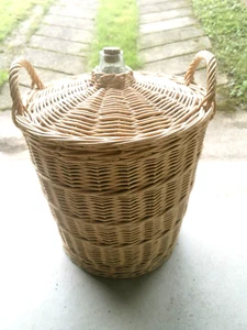 Schnapsflasche im Korbgeflecht mit Tragegriffen Ø 40cm x H 50cm - Bild 1 von 6