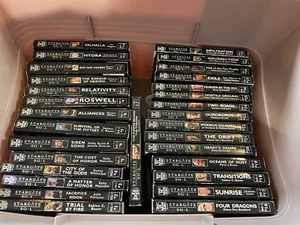 Stargate SG-1 Paperback Books Various Authors (Lot Of 29) - Foto 1 di 1