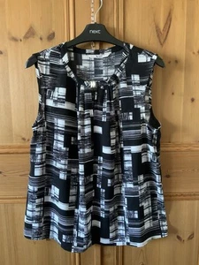 TU WOMAN NEW SLEEVELESS SUMMER TOP UK 12 STRIKING BLACK/ WHITE DESIGN - Picture 1 of 6