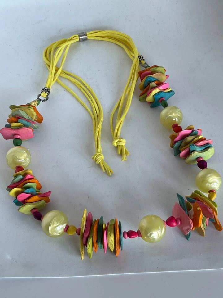 Collana lunga multicolore con palline gialle in resina - Immagine 1 di 3