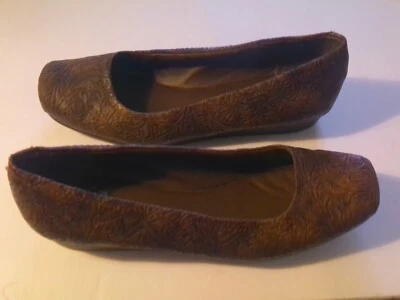 Yuu Mujer’s Impress Marrón Floral Repujado Sin Cordones Puntera Cuadrada Plana Talla 8 Foto 1 de 4