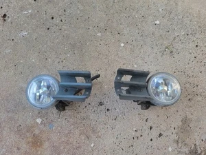 🔥 2000-2004 Mitsubishi Montero Sport Nativa Driver Passenger Bumper Fog Lights - Foto 1 di 10