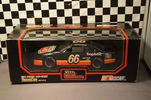 1992 Racing Champions Cale Yarborough #66 Phillips 66 1:24 Ford Thunderbird - Picture 1 of 10