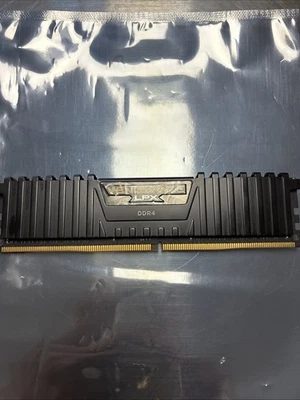 (for Parts) CORSAIR 16GB (1x16GB) Vengeance LPX DDR4 2666MHz CMK32GX4M2A2666C16 - Image 1 of 3