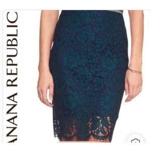 Banana Republic 6 Lace lined pencil skirt Floral pattern with scalloped hem - Picture 1 of 11
