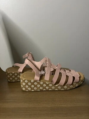 Steve Madden Blush Pink Wedges Sandal With Flower Details Girls Size 5 - Image 1 of 4