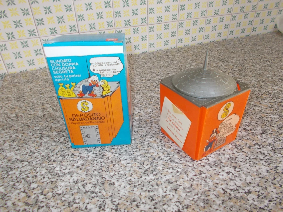 DEPOSITO SALVADANAIO PAPERON DE PAPERONI PAPERONE ORIGINALE NUOVO MAI GIOCATO - Immagine 1 di 1