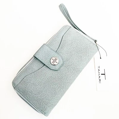 Tahari бумажник застежки кошелек с ремешком RFID синий цветочный перфорированный молнии Snap карманы новый с Ярлыками! - Изображение 1 из 4