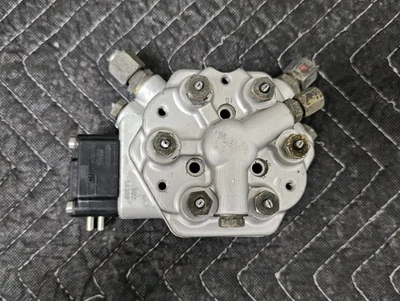 Mercedes-Benz 300E 300SE 300SEL 1988-91 distribuidor de combustible genuino Foto 1 de 4