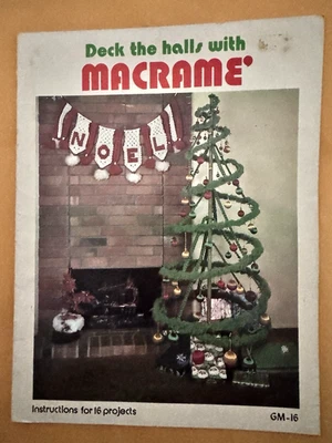 Deck the Halls with Macrame: 16 Christmas Decorations Booklet GM-16 WREATH ANGEL - Image 1 of 4
