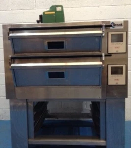 Tom Chandley 4 Tray (18"x 30" Trays) Deck Oven, With Mist Steam System - Picture 1 of 4