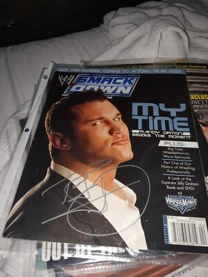 REVISTA ASSINADA POR RANDY ORTON WWE WWF AUTOGRAFADA - Imagem 1 de 2