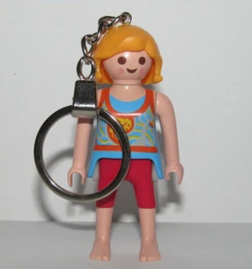 Playmobil Beach Woman mit rosa Shorts Schlüsselanhänger - 46 - Bild 1 von 3