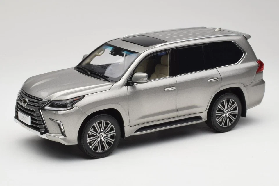 08955T Lexus LX570 Sonic Titanium Kyosho 1/18 - Image 1 of 4
