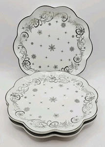 Platos de ensalada blancos y plateados de Nochebuena Temptations--Juego de 2 - Imagen 1 de 3